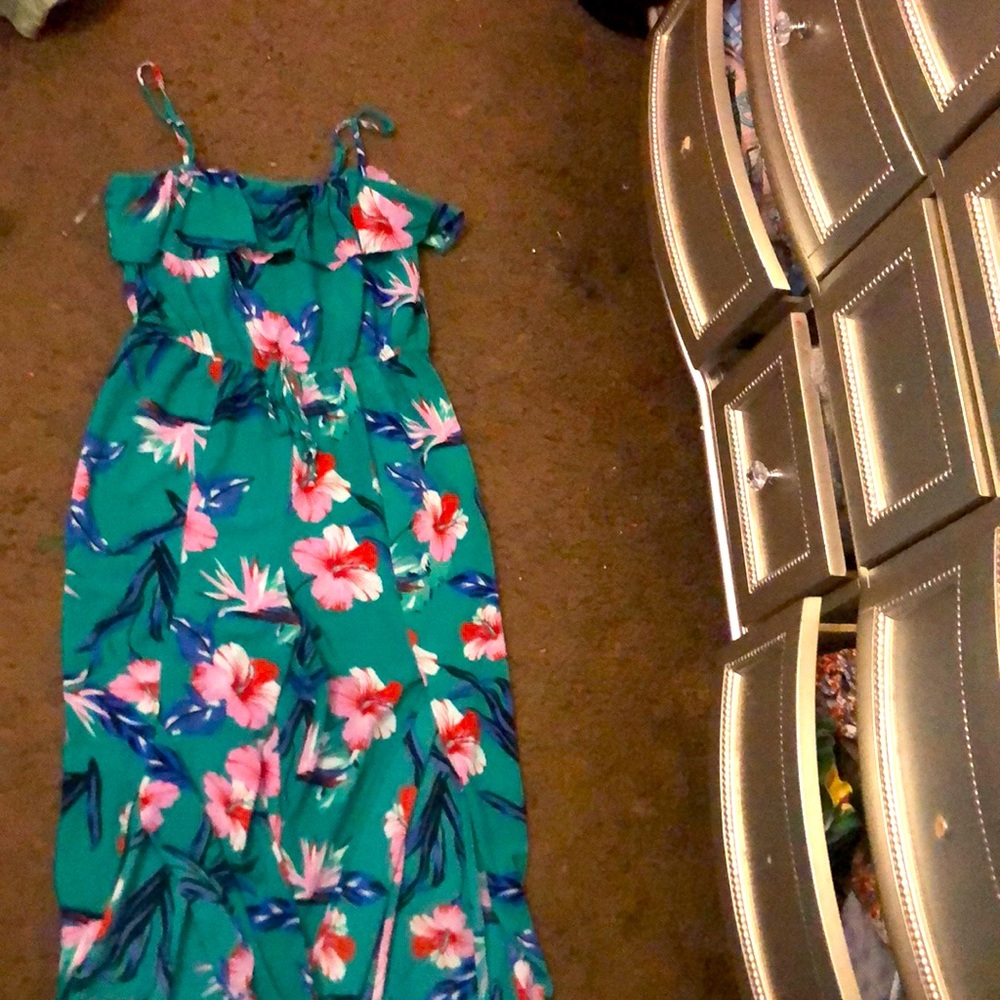 BEAUTIFUL SUMMER ROMPER!